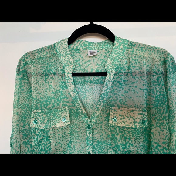 Sheer chiffon green and beige print blouse - Picture 2 of 3